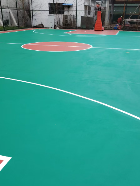 石拐 球场长期使用易出现地面开裂